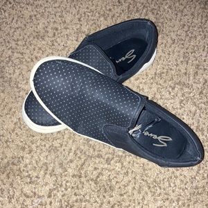 Seven7 black loafers size9 women’s